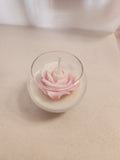 Kleine Blumen im Glas
