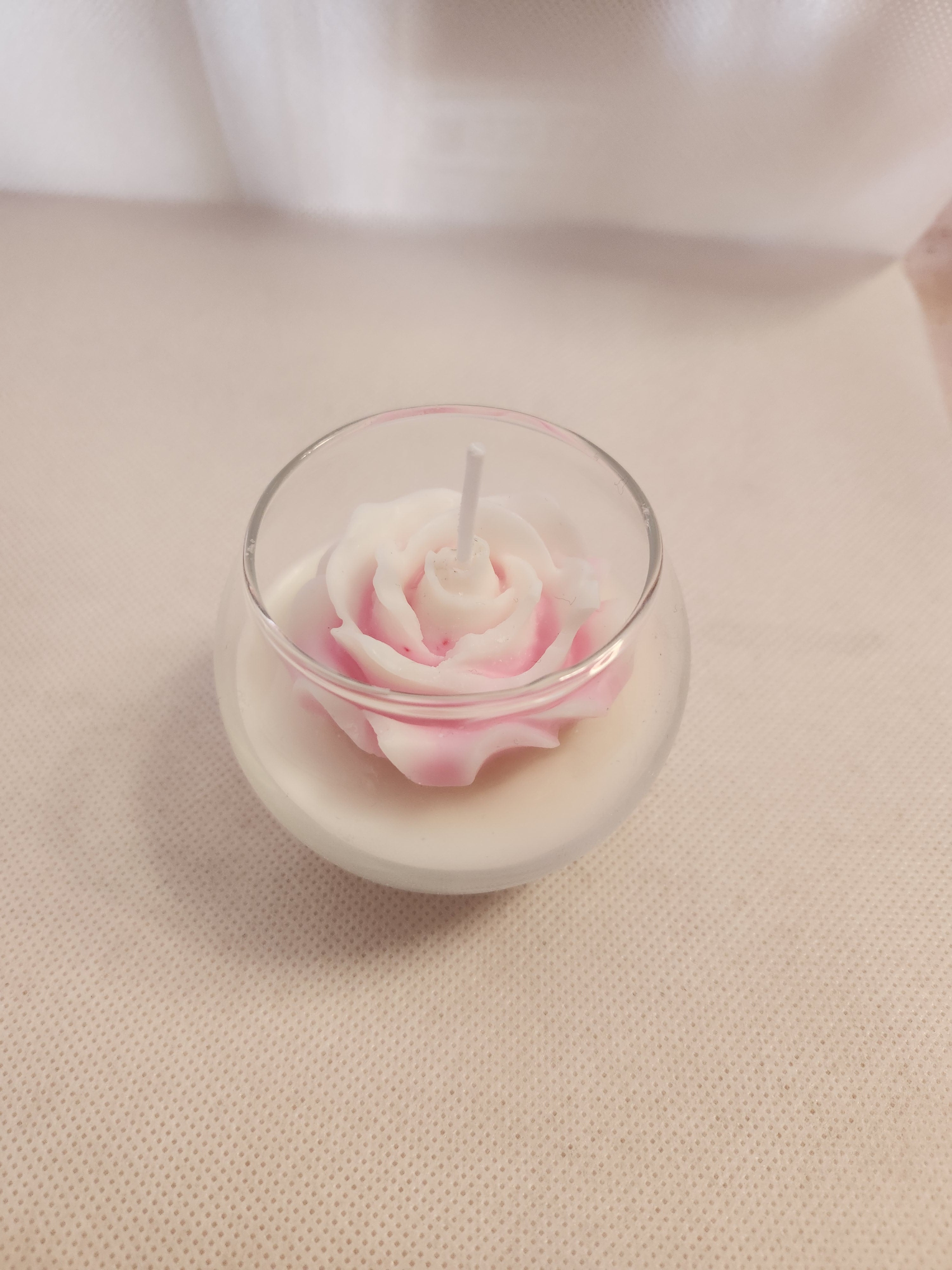 Kleine Blumen im Glas