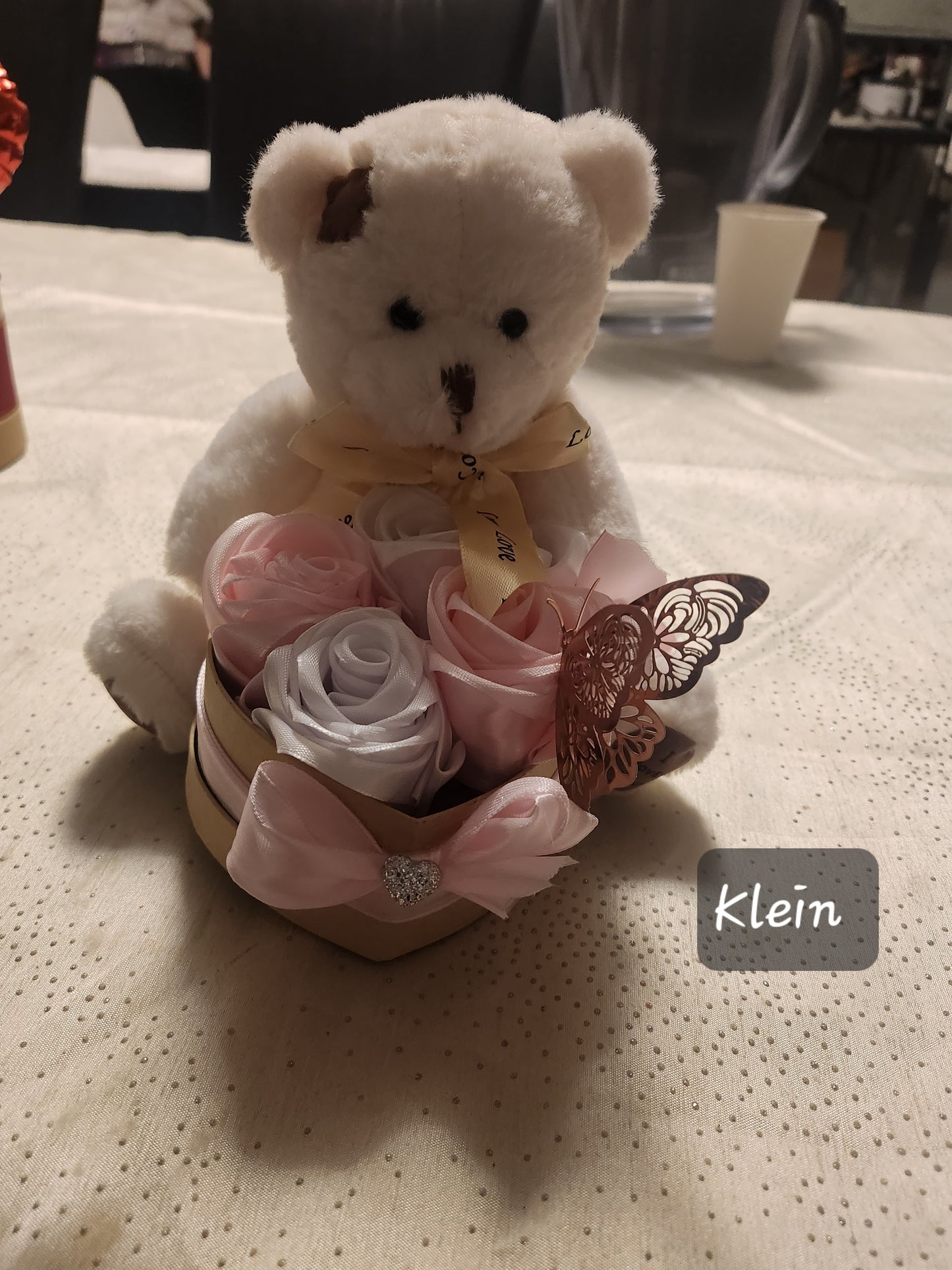 Teddy mit ewige Rosen