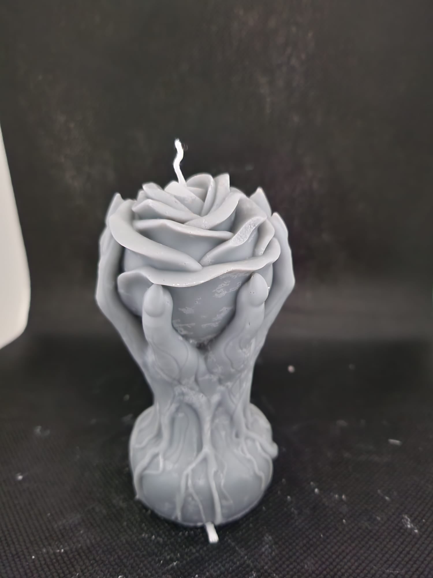 Skellet Hand mit Rosen